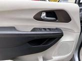Thumbnail of 2018 Billet Silver Metallic Clearcoat Chrysler Pacifica