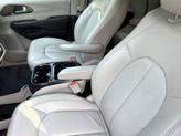 Thumbnail of 2017 Billet Silver Metallic Clearcoat Chrysler Pacifica