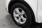 Thumbnail of 2025 Glacial White Pearl Kia Sorento