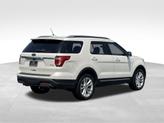 Thumbnail of 2019 White Platinum Clearcoat Metallic Ford Explorer