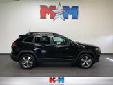 Photo of 2022 Diamond Black Crystal Pearlcoat Jeep Cherokee
