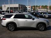 Thumbnail of 2025 Brilliant Silver Metallic Nissan Pathfinder