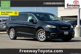 Photo of 2023 Brilliant Black Crystal Pearlcoat Chrysler Pacifica