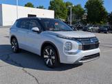 Thumbnail of 2025 White Diamond / Black Mitsubishi Outlander