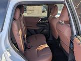 Thumbnail of 2025 White Diamond / Black Mitsubishi Outlander