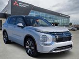 Photo of 2025 White Diamond / Black Mitsubishi Outlander