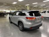 Thumbnail of 2017 Celestial Silver Metallic Toyota Highlander