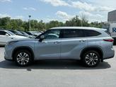 Thumbnail of 2022 Moon Dust Toyota Highlander