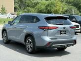 Thumbnail of 2022 Moon Dust Toyota Highlander