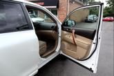 Thumbnail of 2010 Blizzard Pearl Toyota Highlander