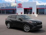 Photo of 2023 Midnight Black Metallic Toyota Highlander