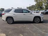 Thumbnail of 2022 Iridescent Pearl Tricoat Chevrolet Traverse