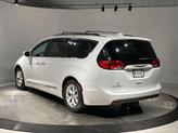 Thumbnail of 2018 Bright White Clearcoat Chrysler Pacifica