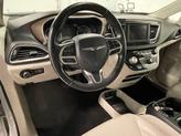 Thumbnail of 2018 Bright White Clearcoat Chrysler Pacifica