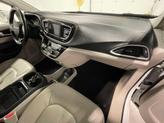 Thumbnail of 2018 Bright White Clearcoat Chrysler Pacifica