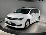 Thumbnail of 2018 Bright White Clearcoat Chrysler Pacifica