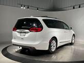 Thumbnail of 2018 Bright White Clearcoat Chrysler Pacifica
