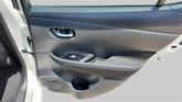 Thumbnail of 2023 White / Black Nissan Leaf