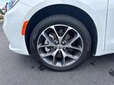 Thumbnail of 2021 Bright White Clearcoat Chrysler Pacifica