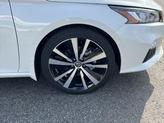 Thumbnail of 2022 Pearl White Tricoat Nissan Altima