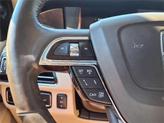 Thumbnail of 2019 White Platinum Metallic Tri-Coat Lincoln Navigator