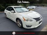 Photo of 2015 Pearl White Nissan Altima