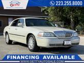 Photo of 2005 White Lincoln Town Car