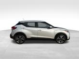 Thumbnail of 2020 Brilliant Silver Metallic Nissan Kicks