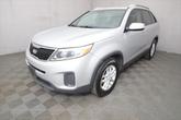 Photo of 2015 Bright Silver Kia Sorento