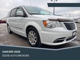 Photo of 2016 Bright White Clear Coat Chrysler Town & Country