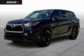 Photo of 2023 Midnight Black Metallic Toyota Highlander