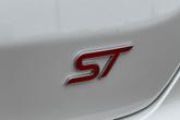 Thumbnail of 2019 White Platinum Ford Edge
