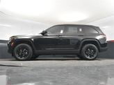 Thumbnail of 2025 Diamond Black Crystal Pearlcoat Jeep Grand Cherokee