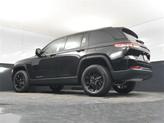 Thumbnail of 2025 Diamond Black Crystal Pearlcoat Jeep Grand Cherokee