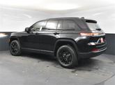 Thumbnail of 2025 Diamond Black Crystal Pearlcoat Jeep Grand Cherokee
