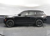 Thumbnail of 2025 Diamond Black Crystal Pearlcoat Jeep Grand Cherokee