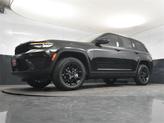 Thumbnail of 2025 Diamond Black Crystal Pearlcoat Jeep Grand Cherokee