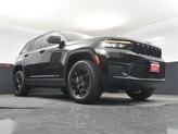 Thumbnail of 2025 Diamond Black Crystal Pearlcoat Jeep Grand Cherokee