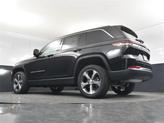 Thumbnail of 2025 Diamond Black Crystal Pearlcoat Jeep Grand Cherokee
