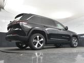 Thumbnail of 2025 Diamond Black Crystal Pearlcoat Jeep Grand Cherokee