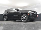 Thumbnail of 2025 Diamond Black Crystal Pearlcoat Jeep Grand Cherokee