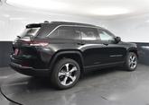 Thumbnail of 2025 Diamond Black Crystal Pearlcoat Jeep Grand Cherokee