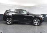 Thumbnail of 2025 Diamond Black Crystal Pearlcoat Jeep Grand Cherokee