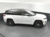 Thumbnail of 2024 Bright White Clearcoat Jeep Grand Cherokee