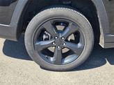 Thumbnail of 2024 Diamond Black Crystal Pearlcoat Jeep Grand Cherokee L