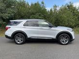 Thumbnail of 2025 Space White Metallic Ford Explorer