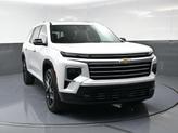 Thumbnail of 2025 Iridescent Pearl Tricoat Chevrolet Traverse
