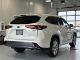 Thumbnail of 2021 Blizzard Pearl Toyota Highlander Hybrid