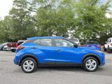 Thumbnail of 2025 Electric Blue Metallic Nissan Kicks Play