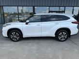 Thumbnail of 2022 White Toyota Highlander